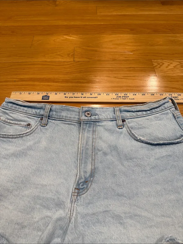 Abercrombie & Fitch the 90s relaxed high rise cutoff jeans shorts size 32 . - Image 3