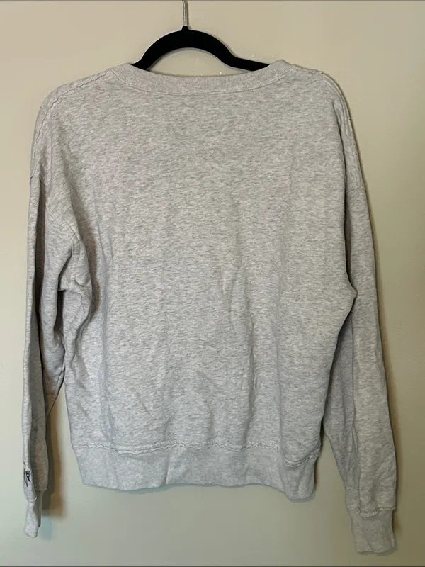 Hollister Light Gray Crewneck Sweatshirt with '89 Graphic - Image 4