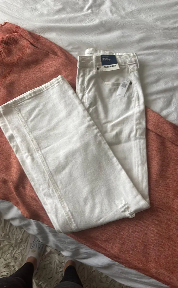 Old Navy size 4 white jeans - Image 4