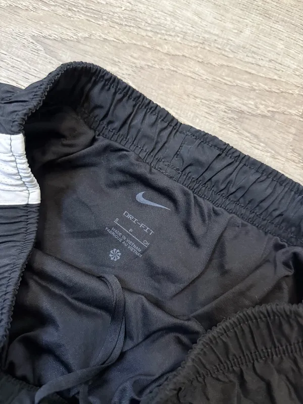 •NIKE• RUNNING SHORTS - Image 6