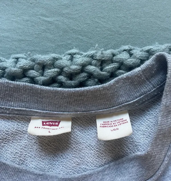 Urban Outfitters Levi’s Graphic Sweatshirt - Image 4