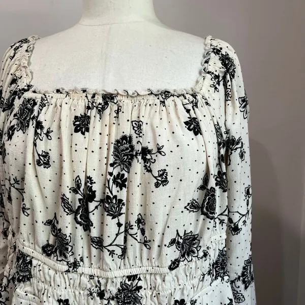Torrid Peasant‎ Blouse Size 2 Smocked Waist Long Sleeve Floral Black White - Image 6