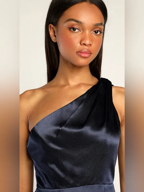 Wedding Guest Bridesmaid Lulu's One-Shoulder Satin Maxi Dress in Navy - Image 2