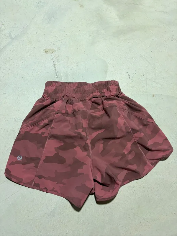 Lululemon track that mid-rise Women's lined brier rose Camo Athletic Shorts 2 - Image 7