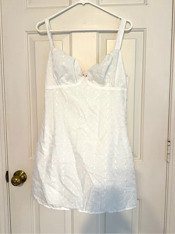 Princess Polly White Eyelet Mini Dress with Sweetheart Neckline - Image 2