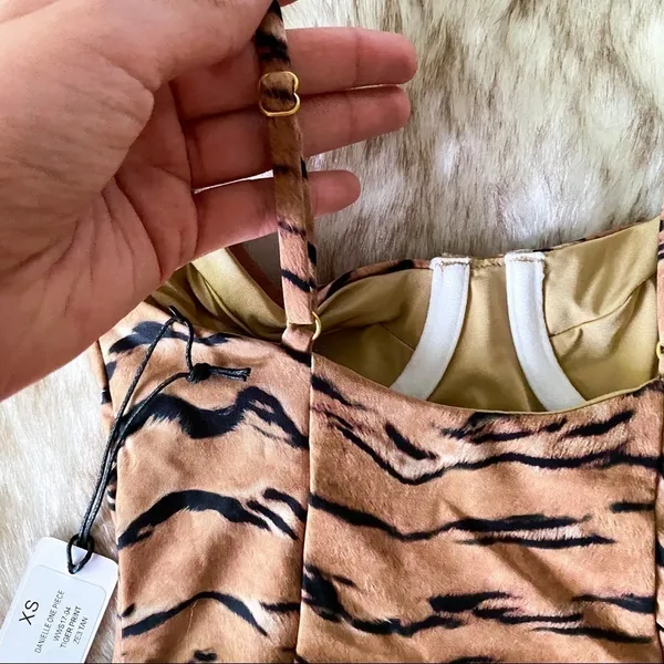 WeWoreWhat Danielle One Piece Swimsuit‎ Tiger Print Tan XS NWT - Image 10