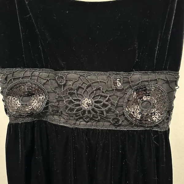 Stunning Black Velvet‎ Cocktail/Holiday Dress W/ Amazing Detail Size Large - Image 3