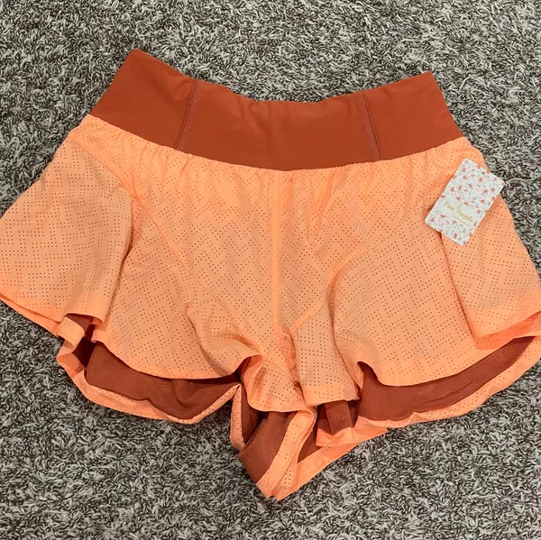 Free People Movement Rain Runner Short in size Large - Image 5