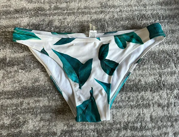Cupshe Green Leaf Bikini Set - Image 4