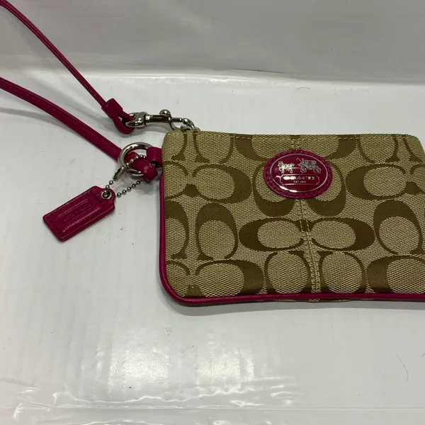 Coach Berry Wristlet Wallet Purse Monogram - Image 4