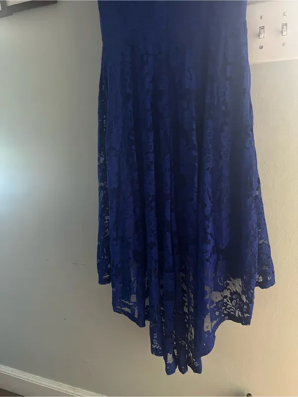 V-Neck Sleeveless Midi Dress in Deep Blue Lace - Image 5