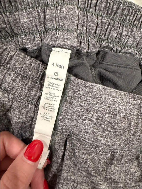 Lululemon Hotty Hot Shorts 2.5" Low-Rise - Image 3
