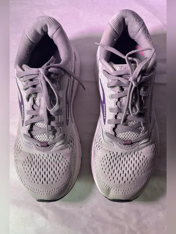 Brooks Ariel Women's Light Gray and Purple Running Shoe - Image 4