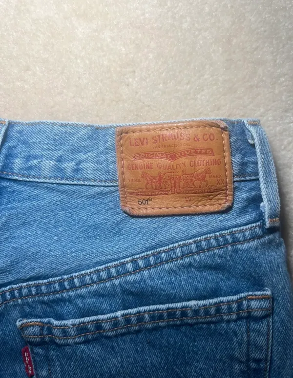 501 Levi’s shorts size 24 - Image 3