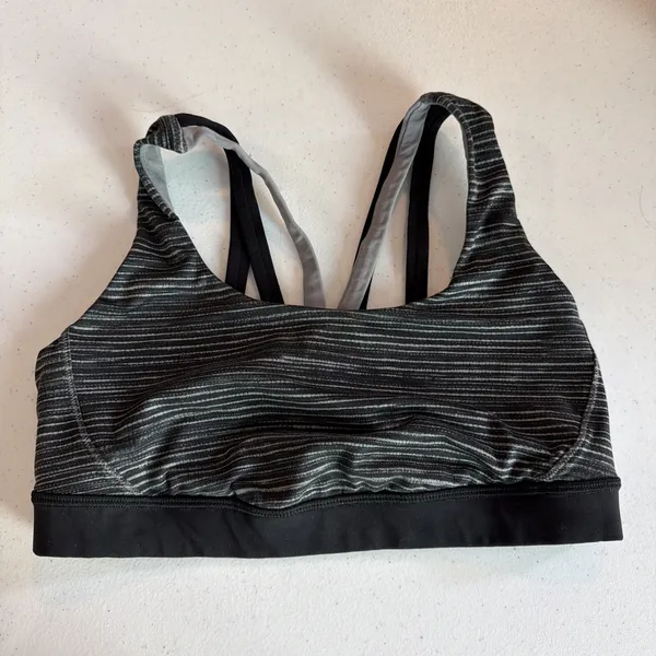 Lululemon Black grey small striped sports bra athleisure size 6 energy gym - Image 2