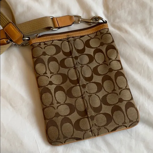 Coach crossbody purse - Image 6