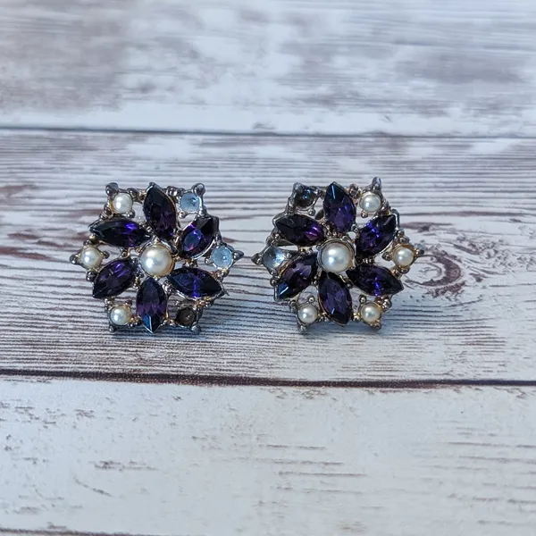 Vintage Screw On Earrings - Purple Gems and Faux Pearls - Poor Condition - Image 5