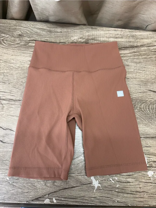 CREAM YOGA HARPER ROSE TAUPE BIKER‎ SHORTS 8" size small - Image 3