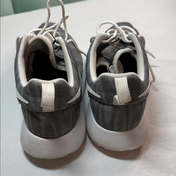 Nike Tennis Shoes women’s size 7‎ - Image 4