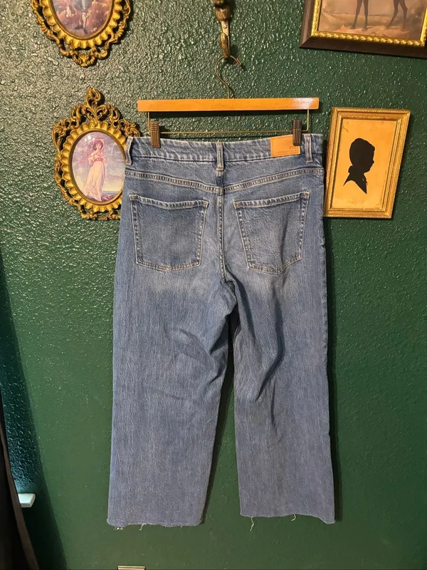 BKE Billie Slim Fit High Rise Cropped Leg Light Jeans Sz 29 - Image 2