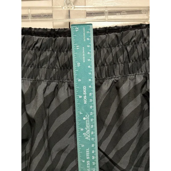 Shorts Women Avia Running Active Gym Sport Pull On‎ Size Sm Gray Zebra Lined - Image 2