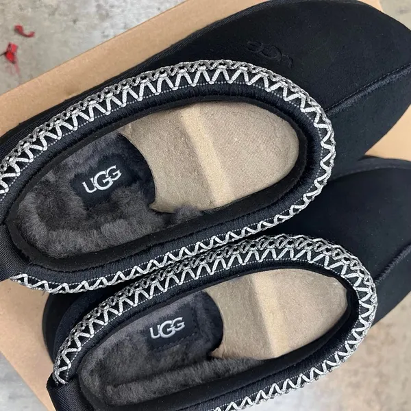 Ugg Women's Black Slippers - Image 6