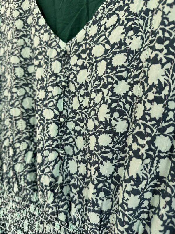 Vineyard Vines Sea Floral Smocked Waist Dress Blue Medium - Image 6