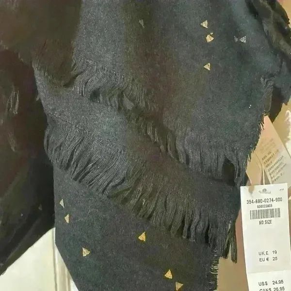 Hollister‎ Shawl - Image 4