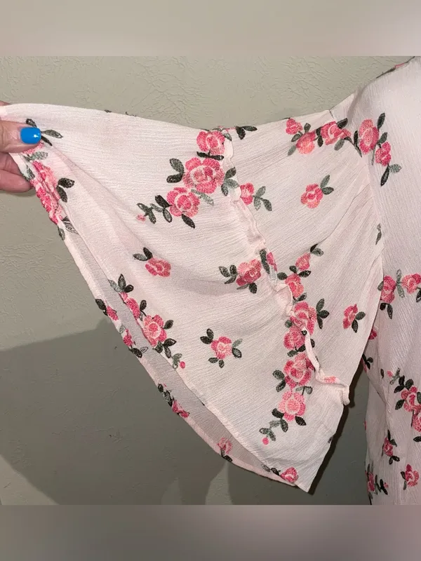 Miss Me Womens Size M NWT Pink Embroidered Rose Blouse Flutter Sleeve V-Neck Top - Image 5