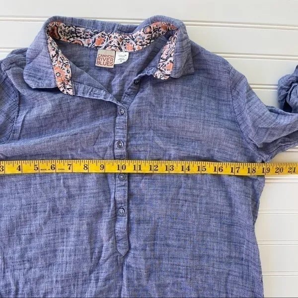 Canyon River Blues Button top Size Medium blue‎ chambray - Image 7