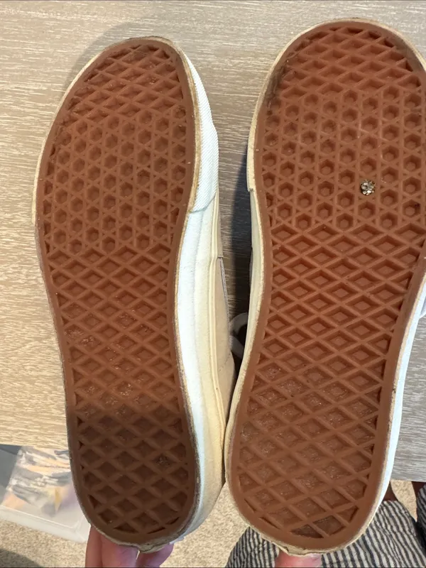Vans - 7.5, High-Top Sneakers in Light Gray and White - Image 7