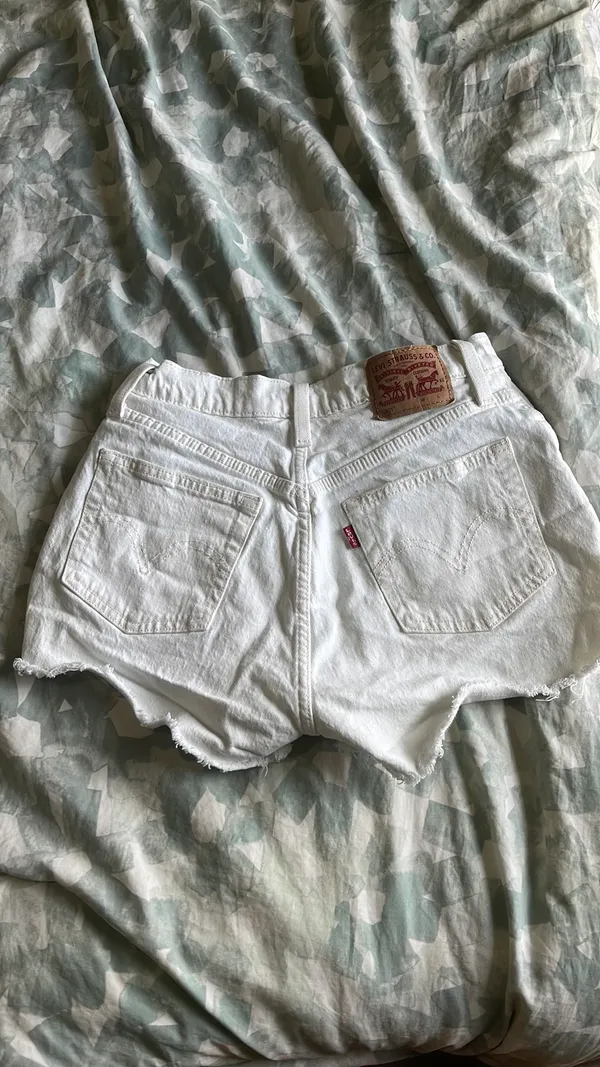 Levi's 501 White Denim Shorts - Image 3