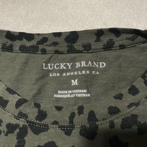 Lucky Brand Animal Print Short Sleeve Crewneck T-Shirt Olive Green Size Medium - Image 12