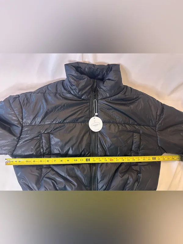 Black Cropped Puffer Jacket - Image 3