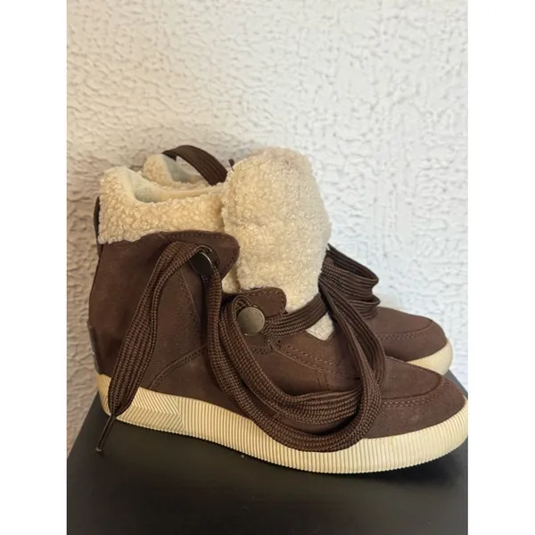 Sorel Brown Wedge Boots with Cream Sherpa Collar - Image 2