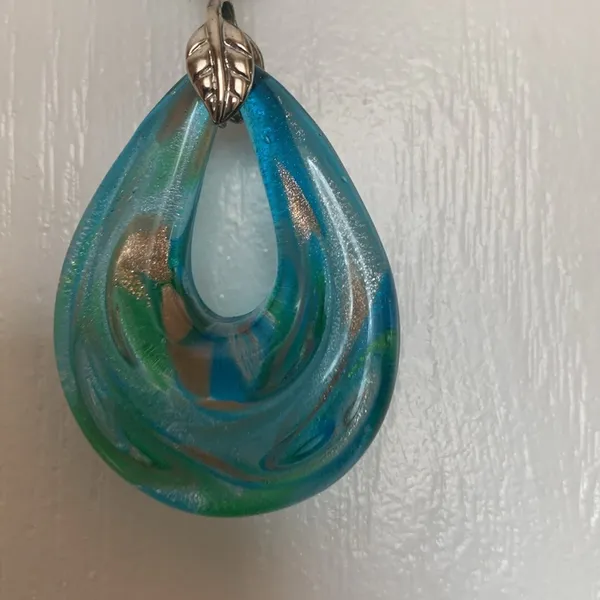 Source Unknown Blue Green Glass Pendant with Blue Green Beads - Image 3
