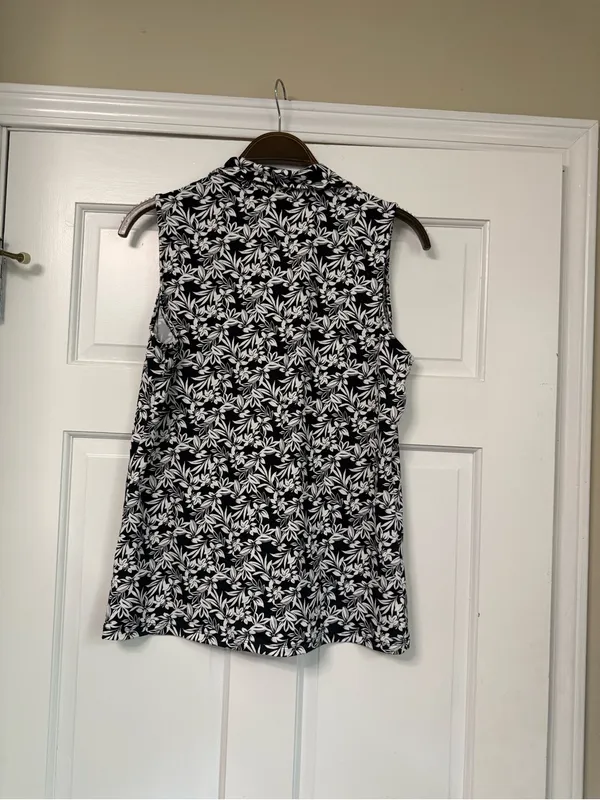 Lands' End Black & White Floral Sleeveless Collared Tank - Image 6