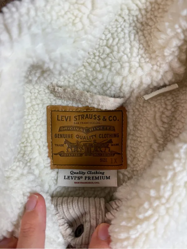 Levi's Cream Corduroy Trucker Jacket with Sherpa Collar - Image 2