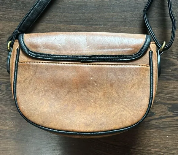 G.H. Bass & Co. Leather Crossbody Purse Tan - Image 4