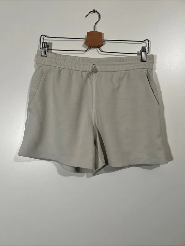 Lululemon Softstreme High Rise Shorts 4” in Soft White Size 8 - Image 4