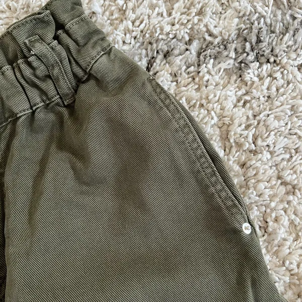 EUC ZARA Paperbag Barrel Jeans Olive Green - Image 3