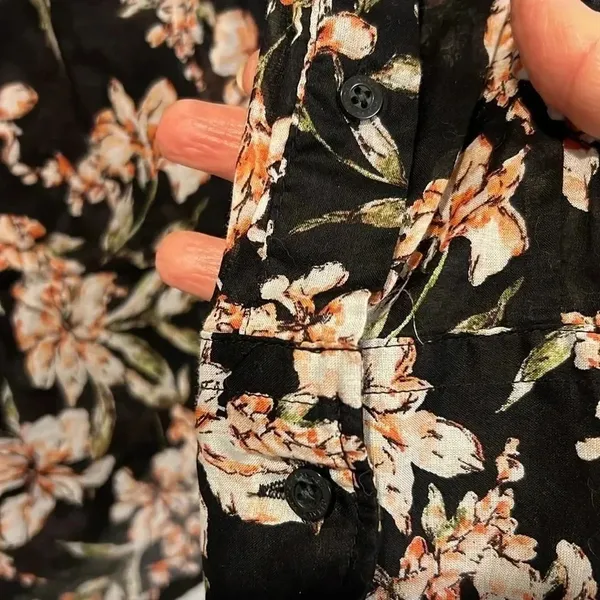 Lauren Ralph Lauren Courtenay black with pink floral design top size small - Image 7