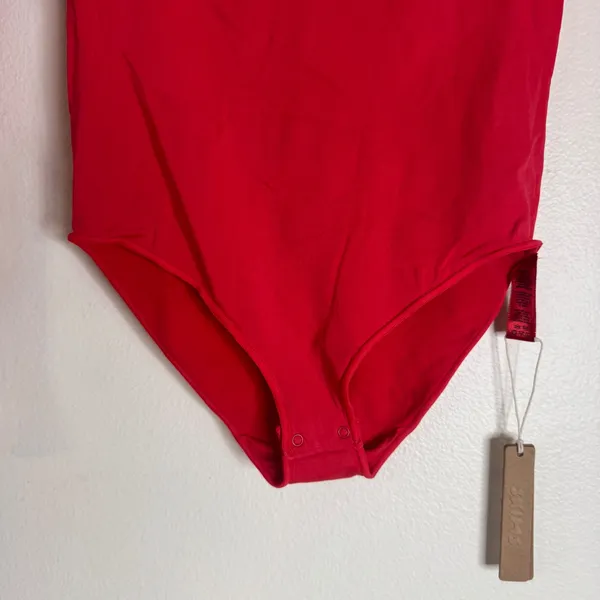 SKIMS Essential Bodysuit Women's Mock Neck Long Sleeve Red S/M - Image 6