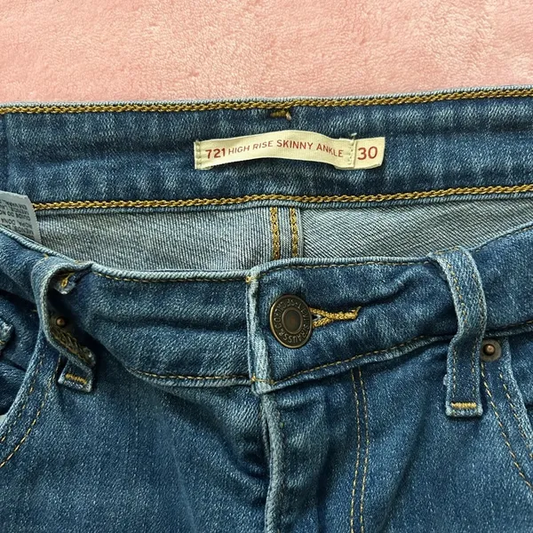 Levis Blue Skinny Jeans with Distressed Details - Image 2