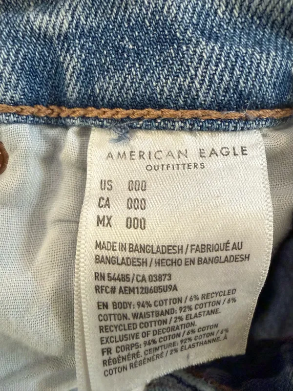 American Eagle distressed denim shorts size 00 high rise - Image 7