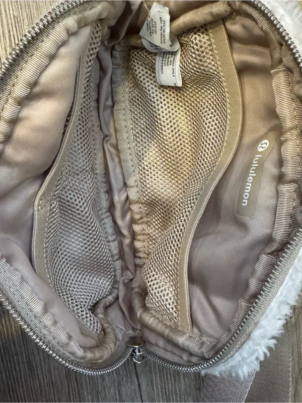 LULULEMON Cream Sherpa Fanny Pack Belt Bag - Image 5
