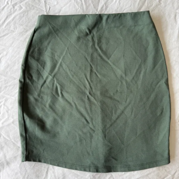 ✨ Sage Green Mini Skirt | Y2K Aesthetic | Side Slit Bodycon | Soft Stretch | Papaya Size S ✨ - Image 3