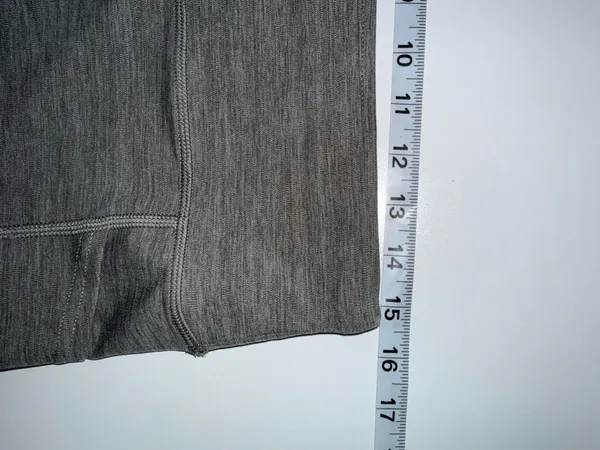 American Eagle Everything Pocket 6” Bike Short Gray Fleece Super High Rise - Image 9