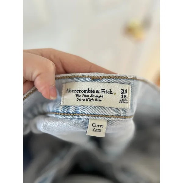 Abercrombie Slim Straight Ultra High Rise Curve Love Light Wash Split Hem Jean - Image 5