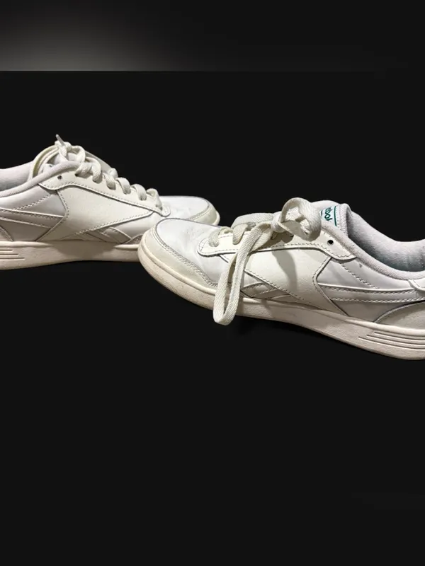 White / Green Reebok sneakers. Size 7. - Image 2
